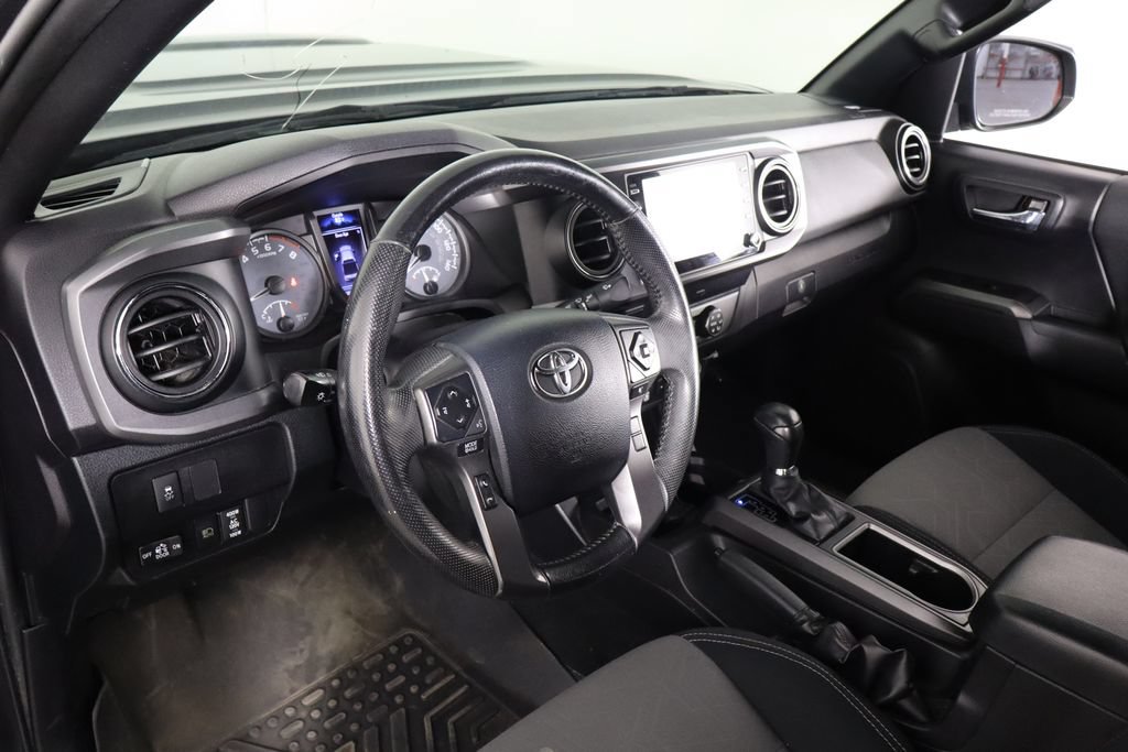 Used 2020 Toyota Tacoma TRD Sport AWD/4WD image 25