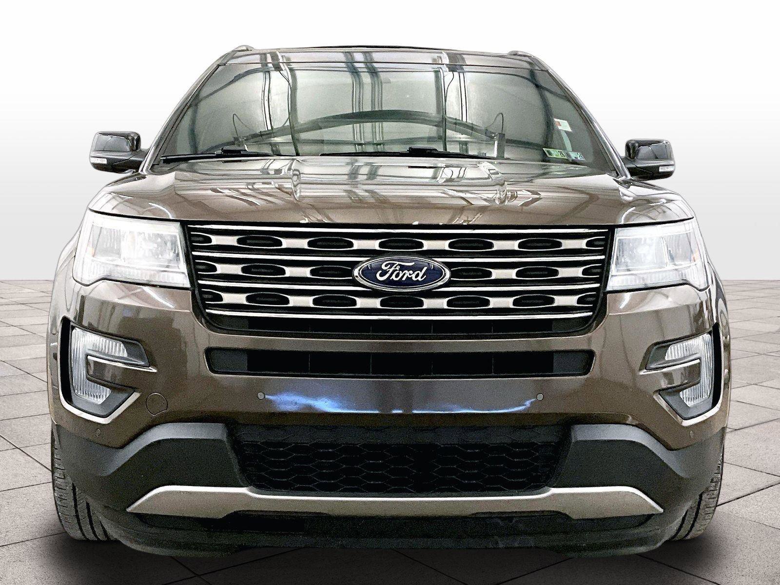 Used 2016 Ford Explorer XLT w/ Equipment Group 201A image 3