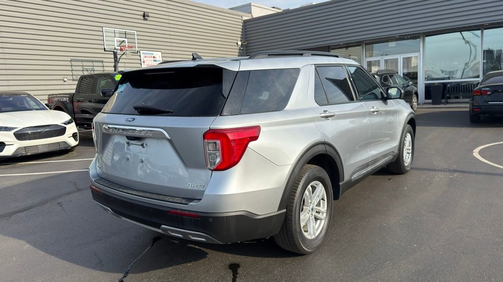 Used 2022 Ford Explorer XLT w/ Equipment Group 202A AWD/4WD image 3