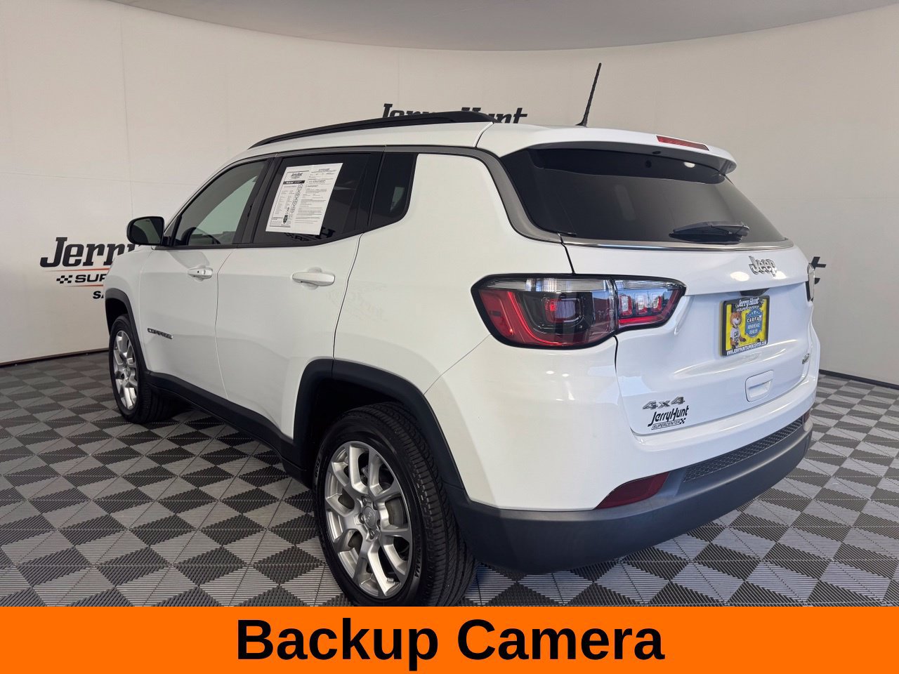 Used 2023 Jeep Compass Latitude w/ Sun and Sound Group AWD/4WD image 10