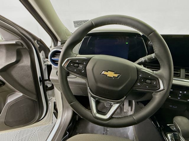 Used 2025 Chevrolet Trax LT w/ Driver Confidence Package image 13