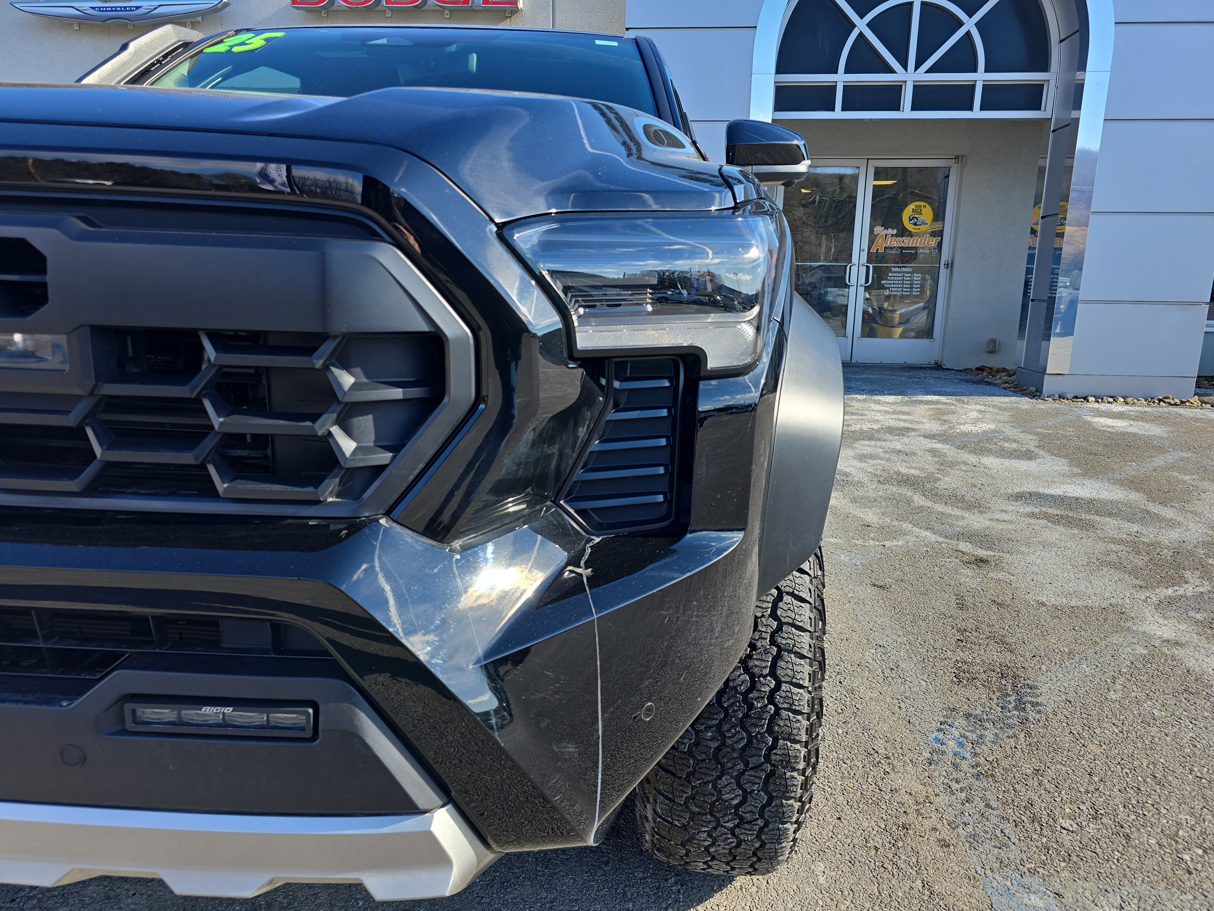 Used 2025 Toyota Tacoma Trailhunter image 10