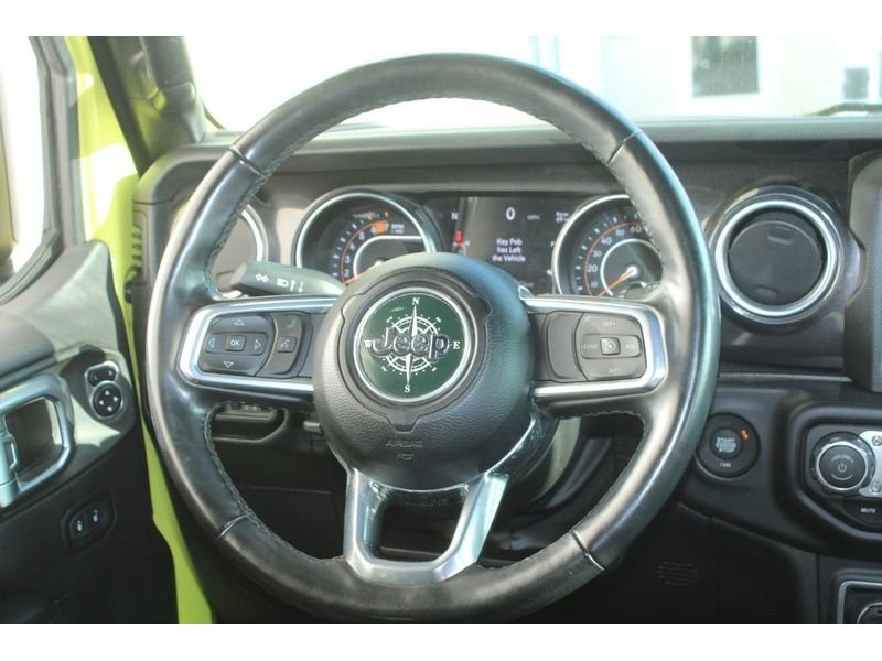 Used 2022 Jeep Wrangler Unlimited Sahara image 16