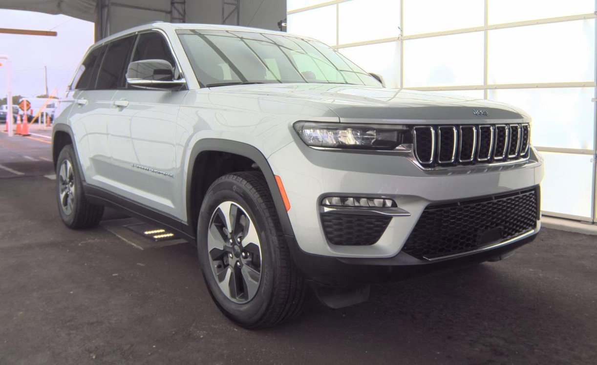 Used 2022 Jeep Grand Cherokee Limited 4xe AWD/4WD image 2