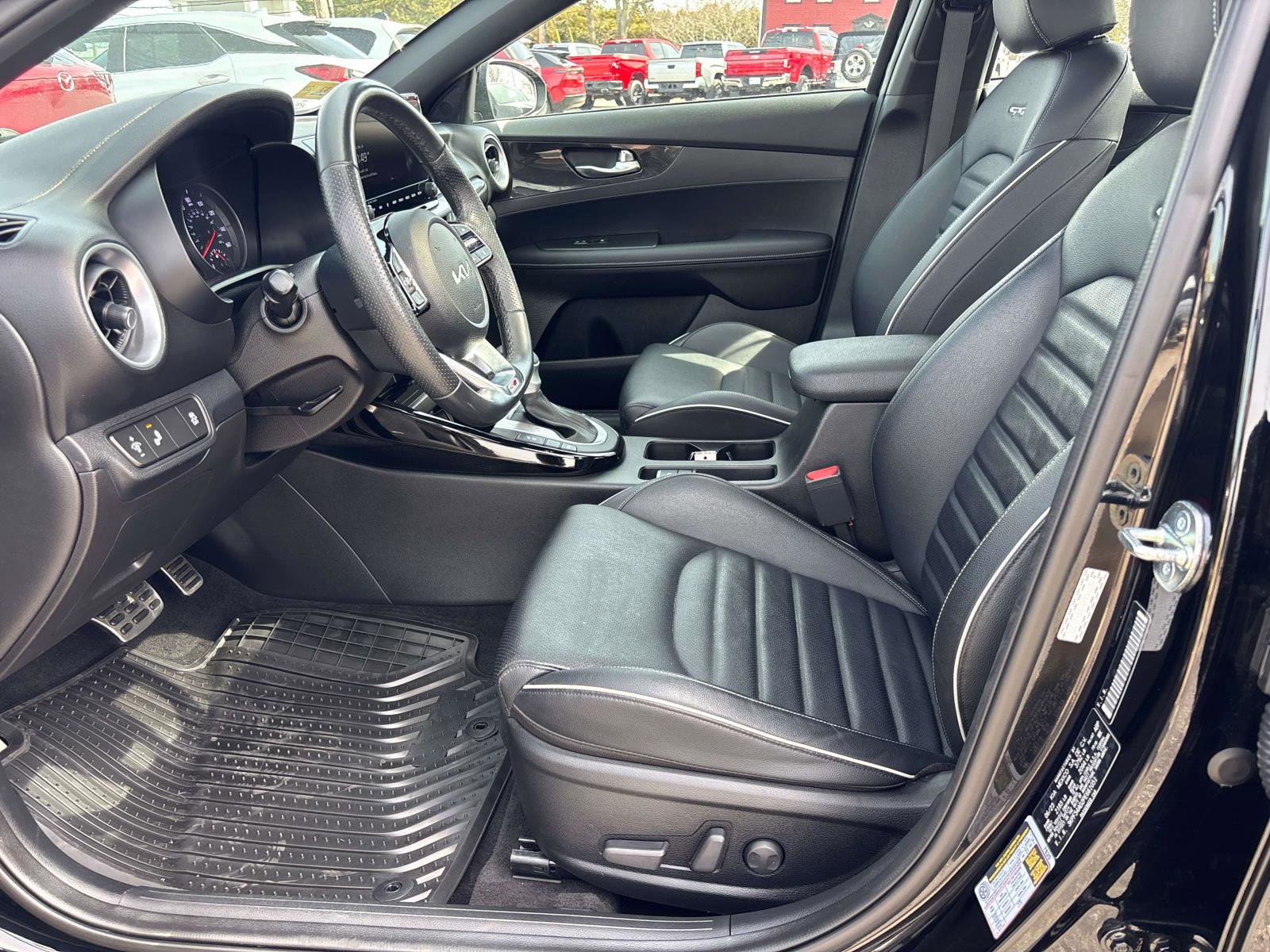 Used 2023 Kia Forte GT-Line w/ GT-Line Premium Package image 8