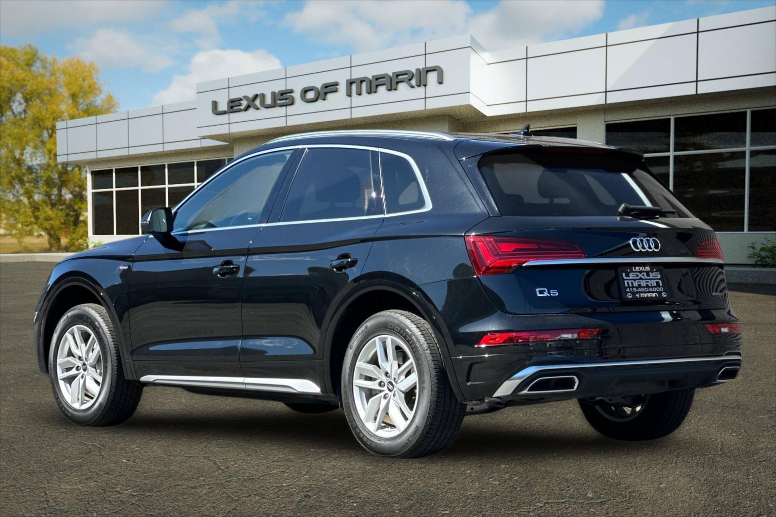 Used 2023 Audi Q5 2.0T Premium w/ Convenience Package AWD/4WD image 3
