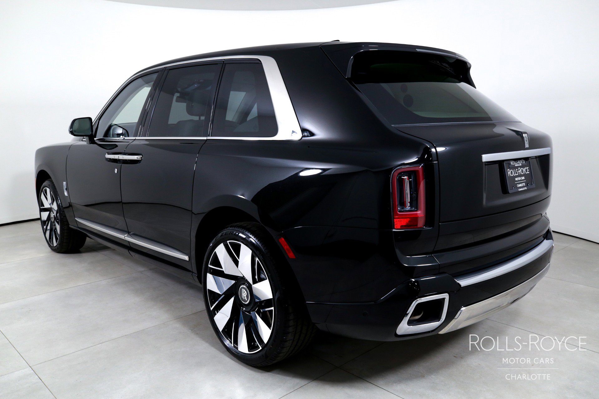 New 2026 Rolls-Royce Cullinan AWD/4WD image 8
