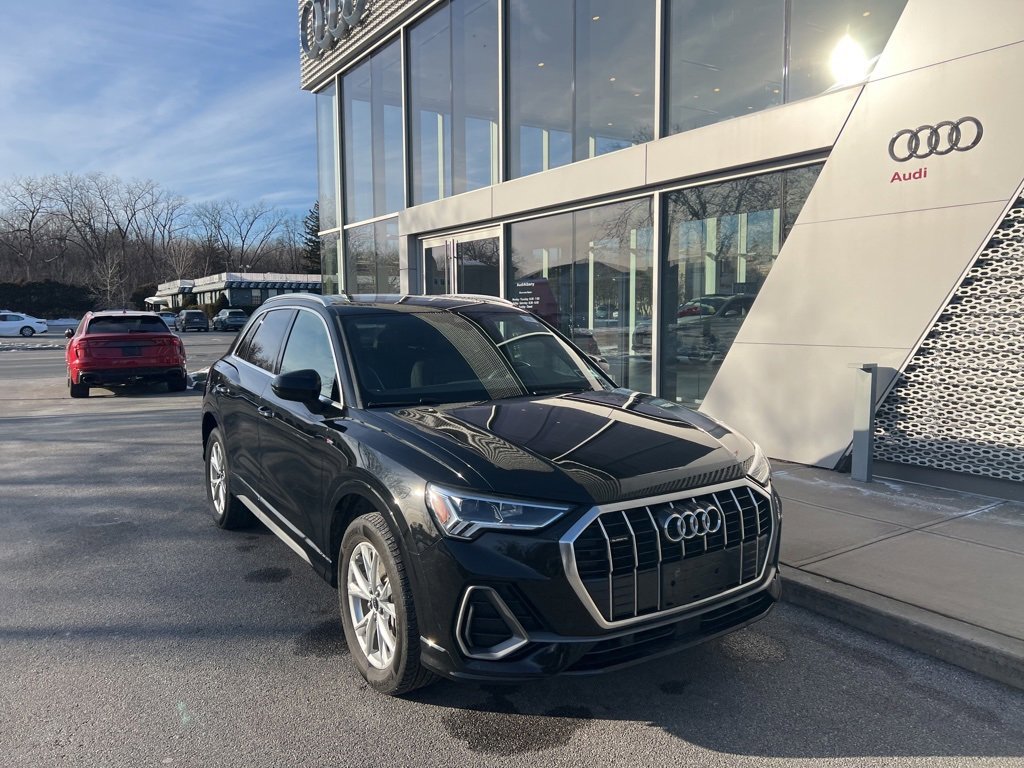 Used 2023 Audi Q3 2.0T Premium w/ Convenience Package image 5