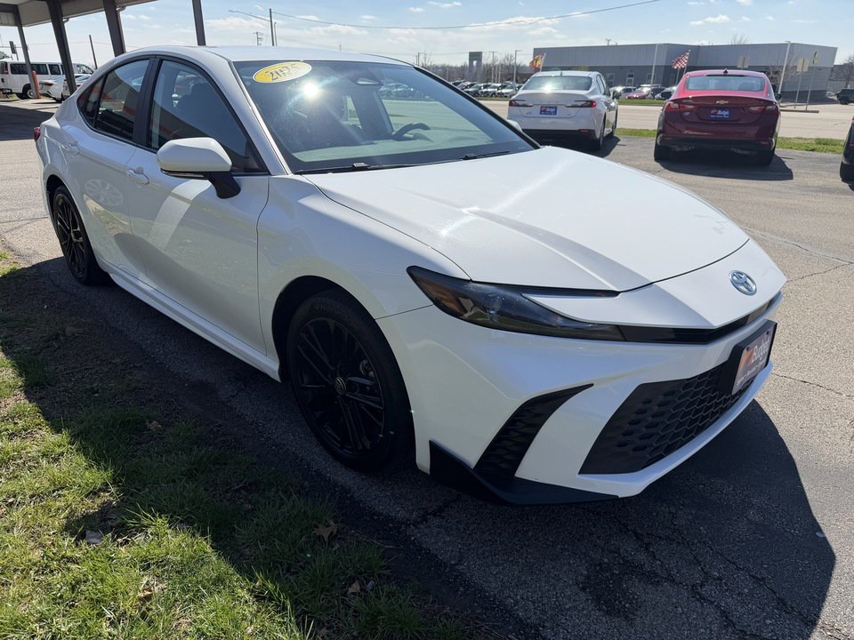 Used 2025 Toyota Camry SE AWD/4WD image 6
