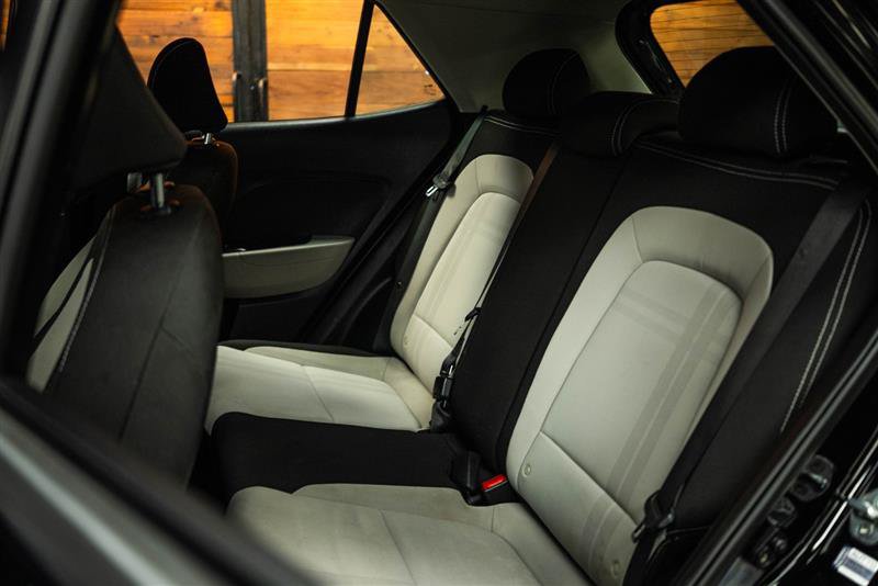 Used 2021 Hyundai Venue SEL FWD image 10