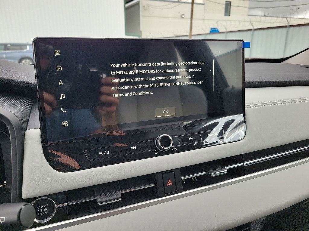 New 2025 Mitsubishi Outlander Platinum Edition image 13