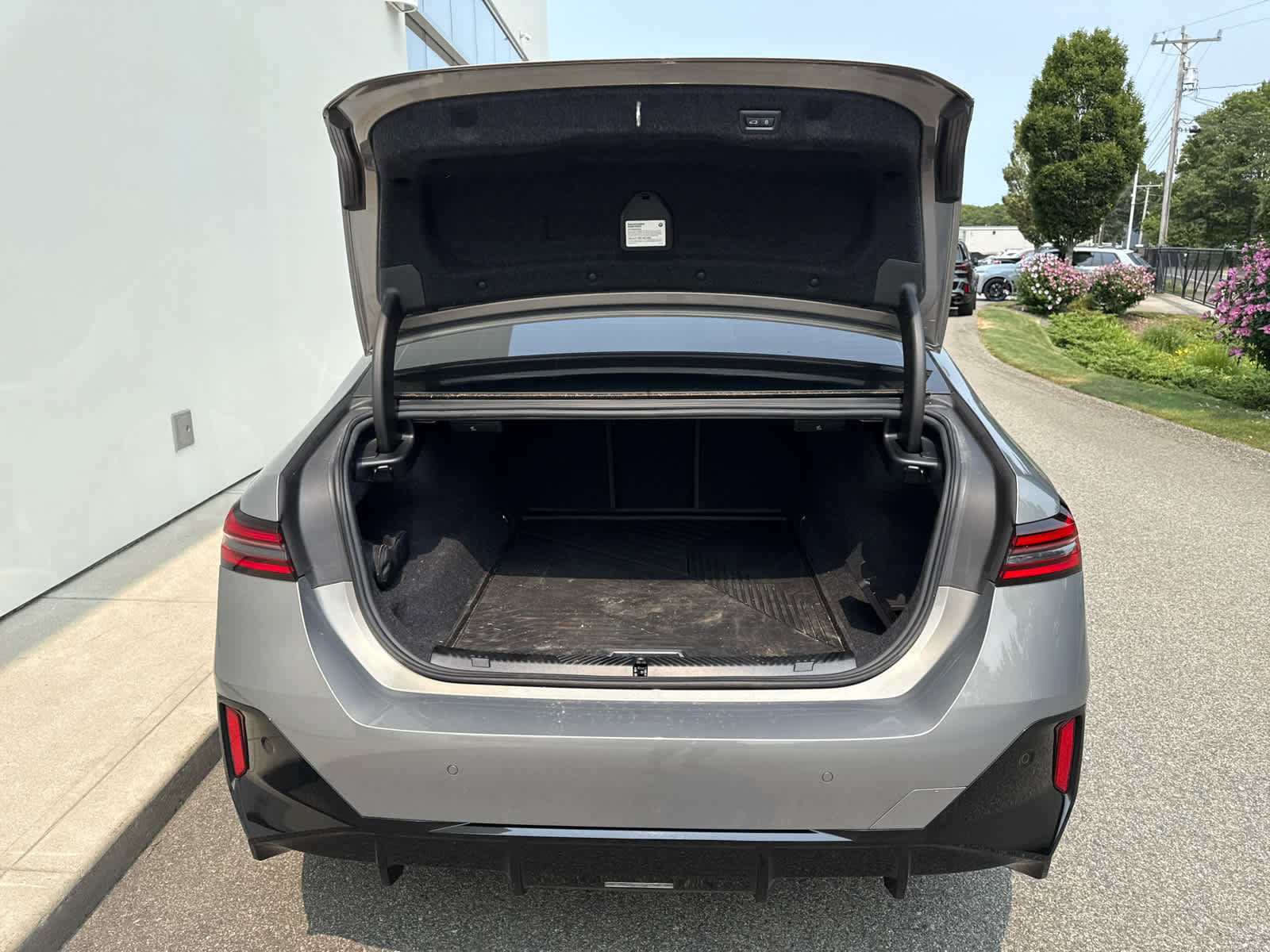 Certified 2024 BMW i5 M60 w/ Premium Package image 17