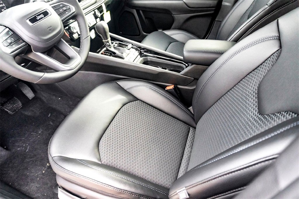 New 2026 Jeep Compass Latitude image 10