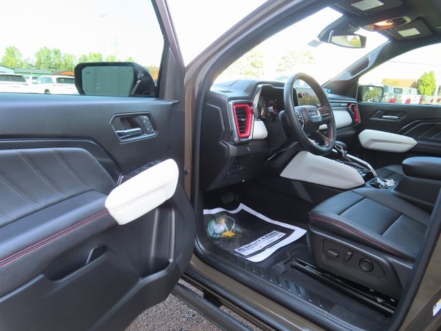 Used 2024 GMC Canyon AT4X w/ AT4X AEV Edition image 16