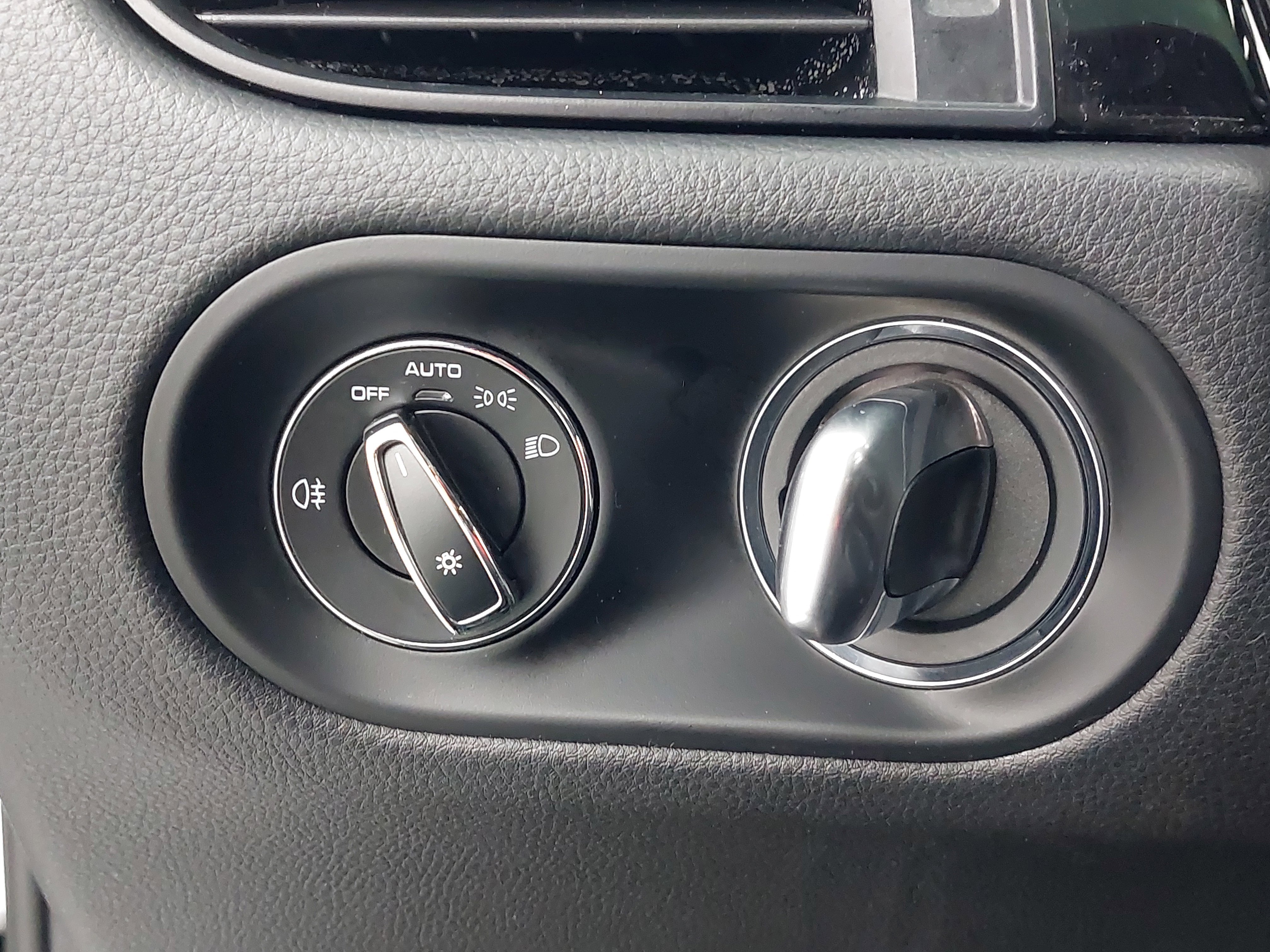 Used 2023 Porsche Macan image 27