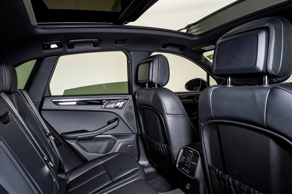 Certified 2025 Porsche Macan image 16