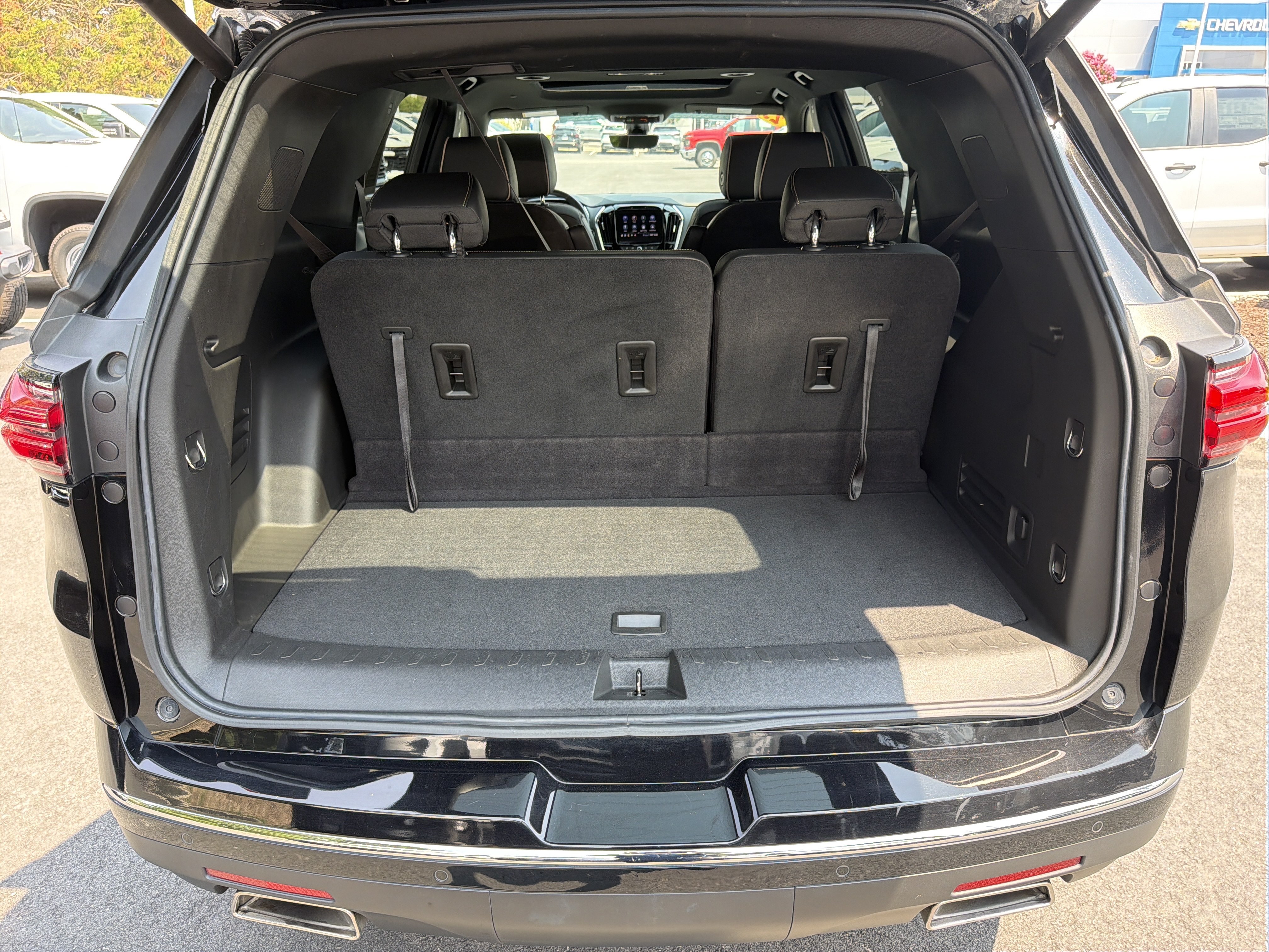 Used 2023 Chevrolet Traverse Premier AWD/4WD image 34