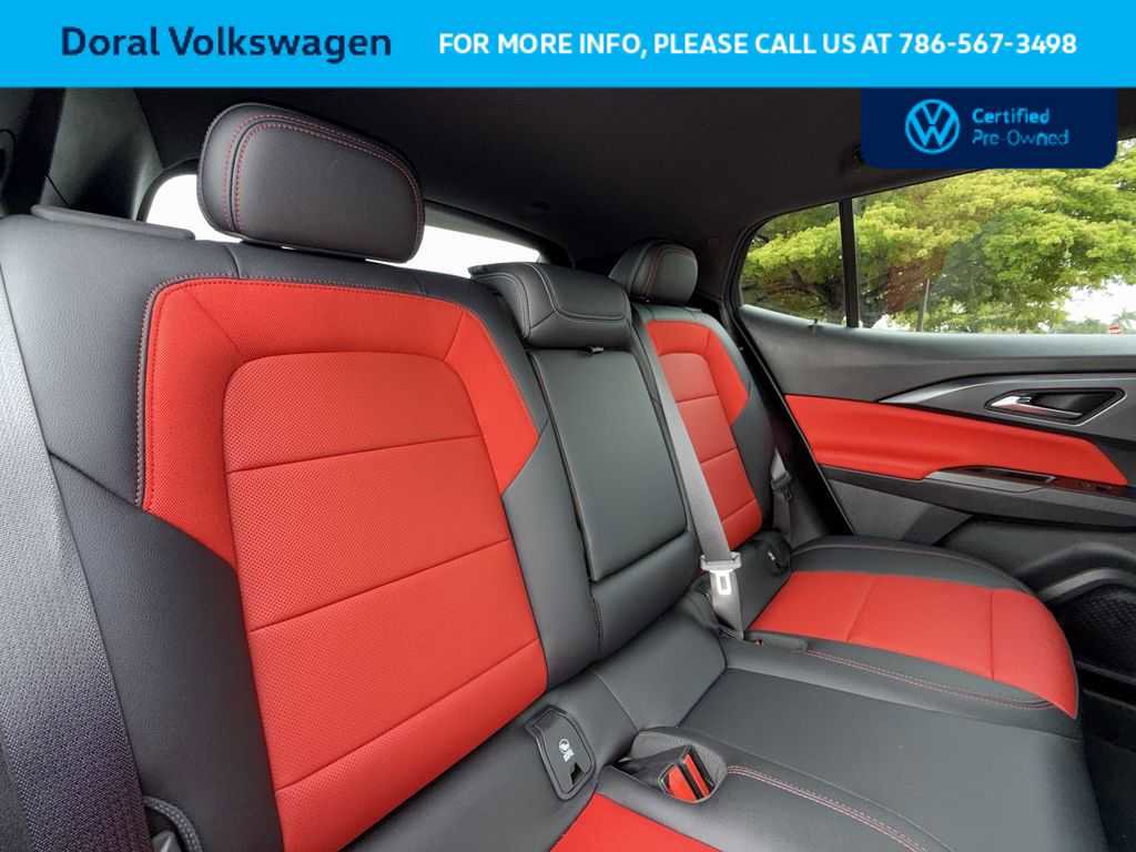 Used 2025 Chevrolet Equinox EV RS FWD image 26