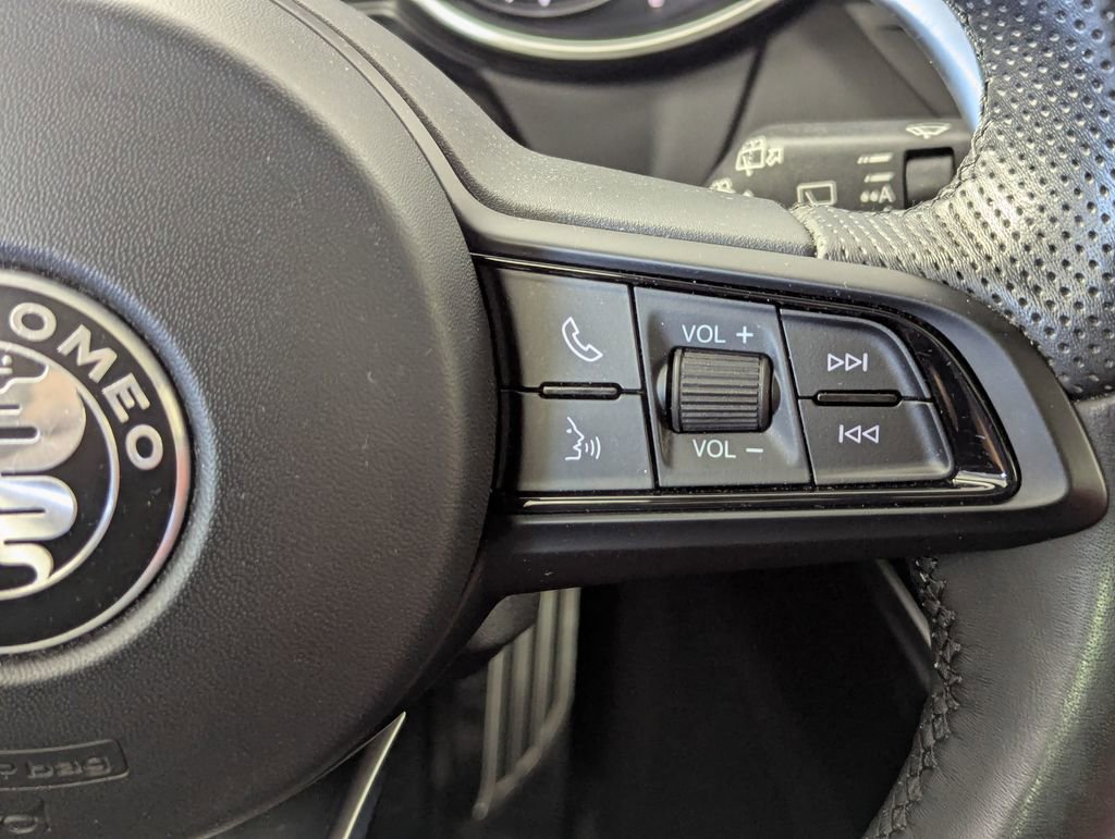 Used 2022 Alfa Romeo Stelvio Veloce image 9