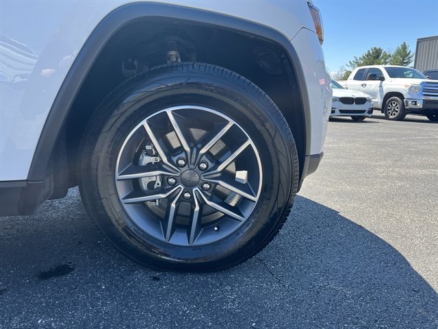 Used 2019 Jeep Grand Cherokee Limited w/ Luxury Group II AWD/4WD image 4