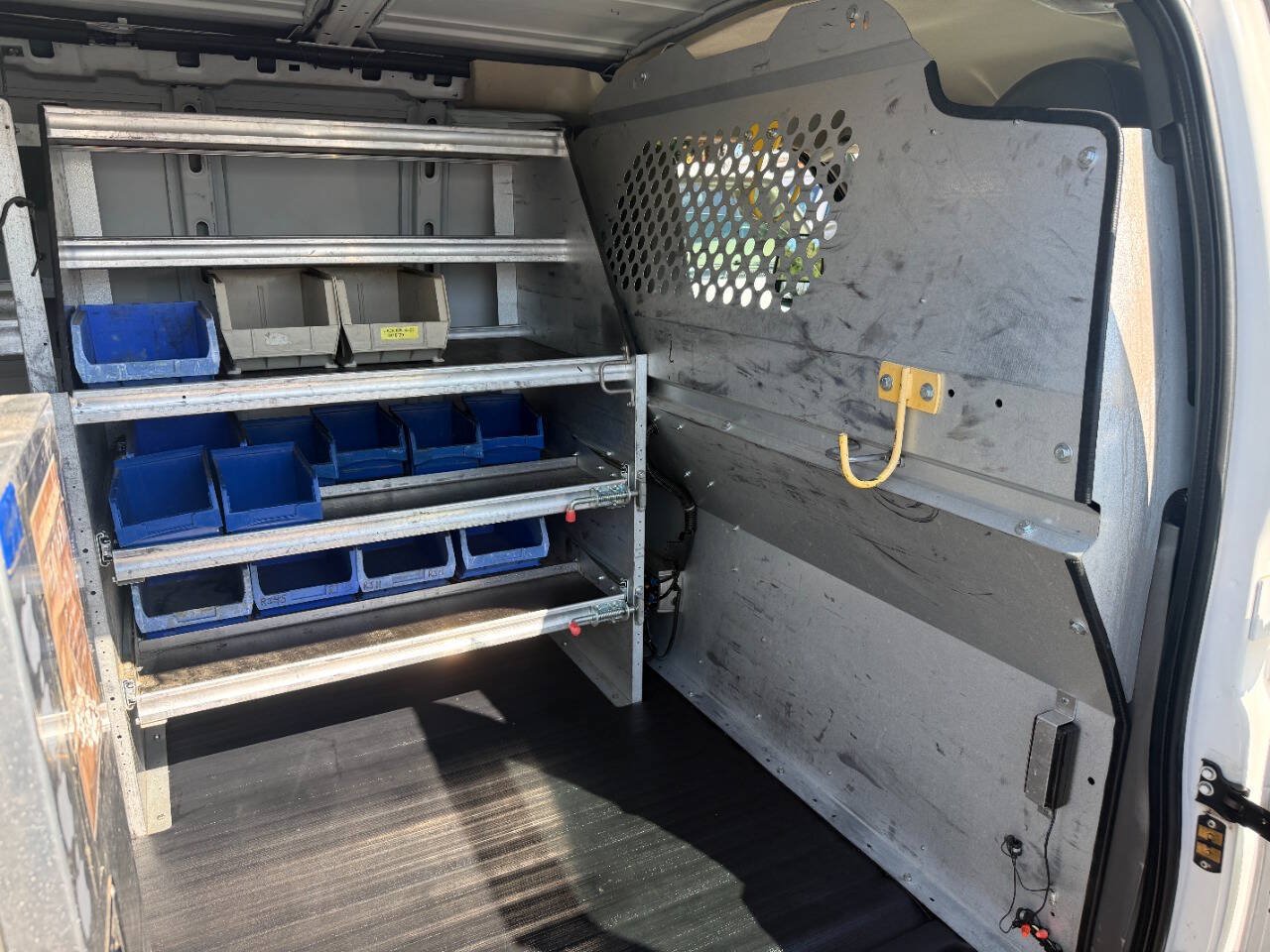 Used 2015 Chevrolet Express 2500 RWD image 11