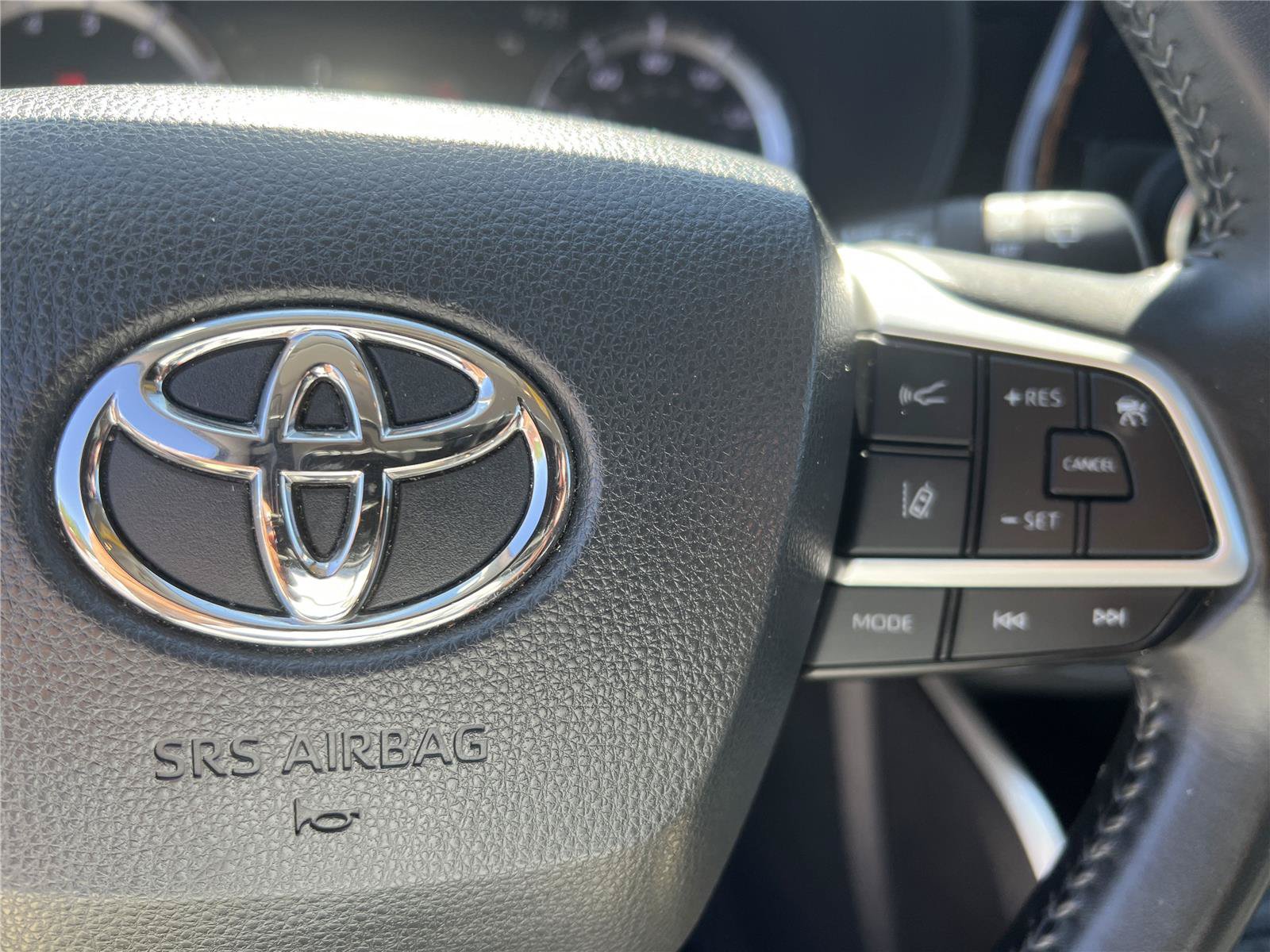 Used 2023 Toyota Highlander LE FWD image 12