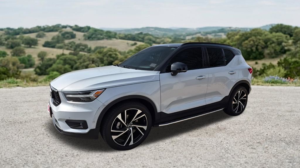 Used 2022 Volvo XC40 T5 R-Design w/ Advanced Package AWD/4WD image 3