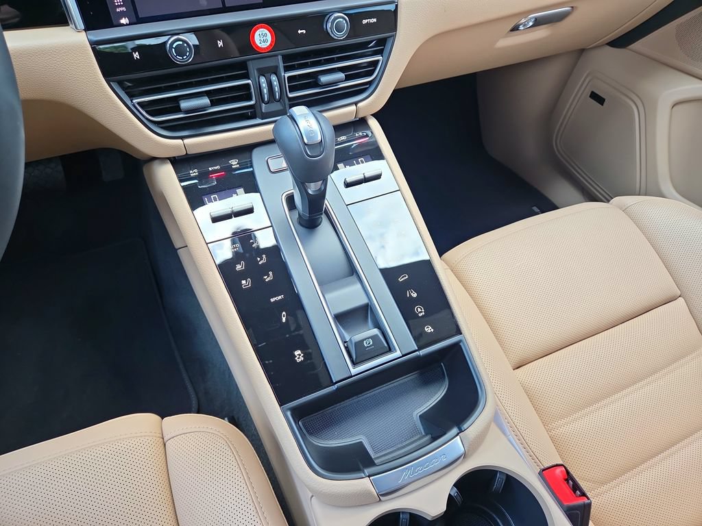 Certified 2026 Porsche Macan AWD/4WD image 14
