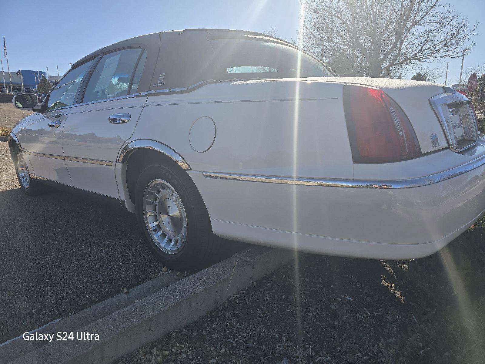 Used 1999 Lincoln Town Car Executive image 9