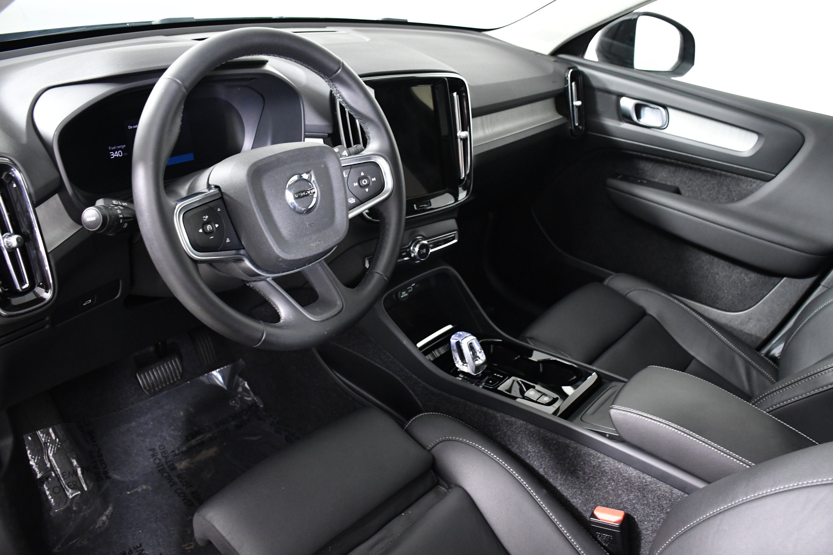 Used 2025 Volvo XC40 B5 Plus image 21