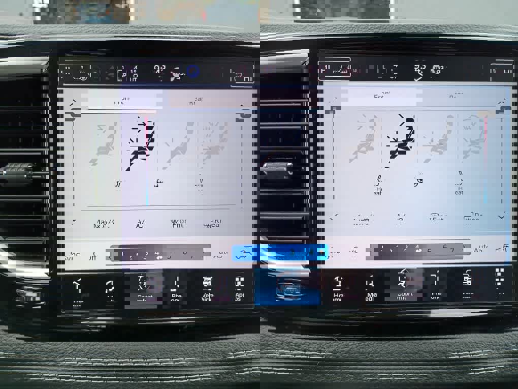 Used 2023 Chrysler Pacifica Touring-L image 21