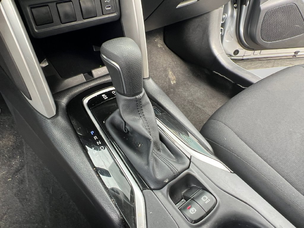 Used 2025 Toyota Corolla Cross LE FWD image 18