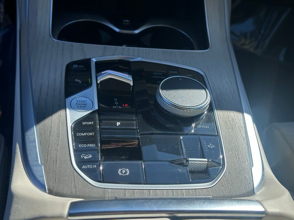 Used 2024 BMW X7 M60i w/ Climate Comfort Package image 15