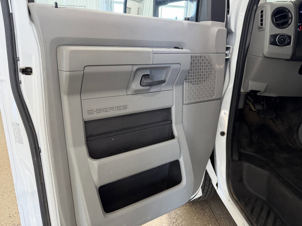 Used 2021 Ford E-450 and Econoline 450 Super Duty w/ Power Windows & Locks Group RWD image 15