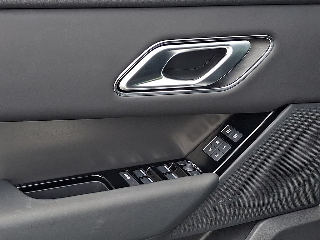 Certified 2026 Land Rover Range Rover Velar Dynamic SE AWD/4WD image 13