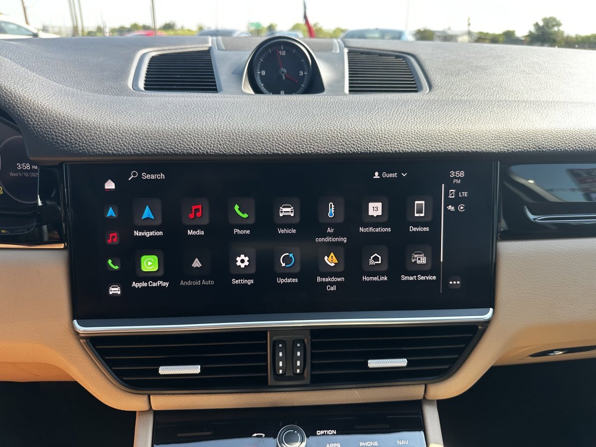 Used 2022 Porsche Cayenne Platinum Edition image 30