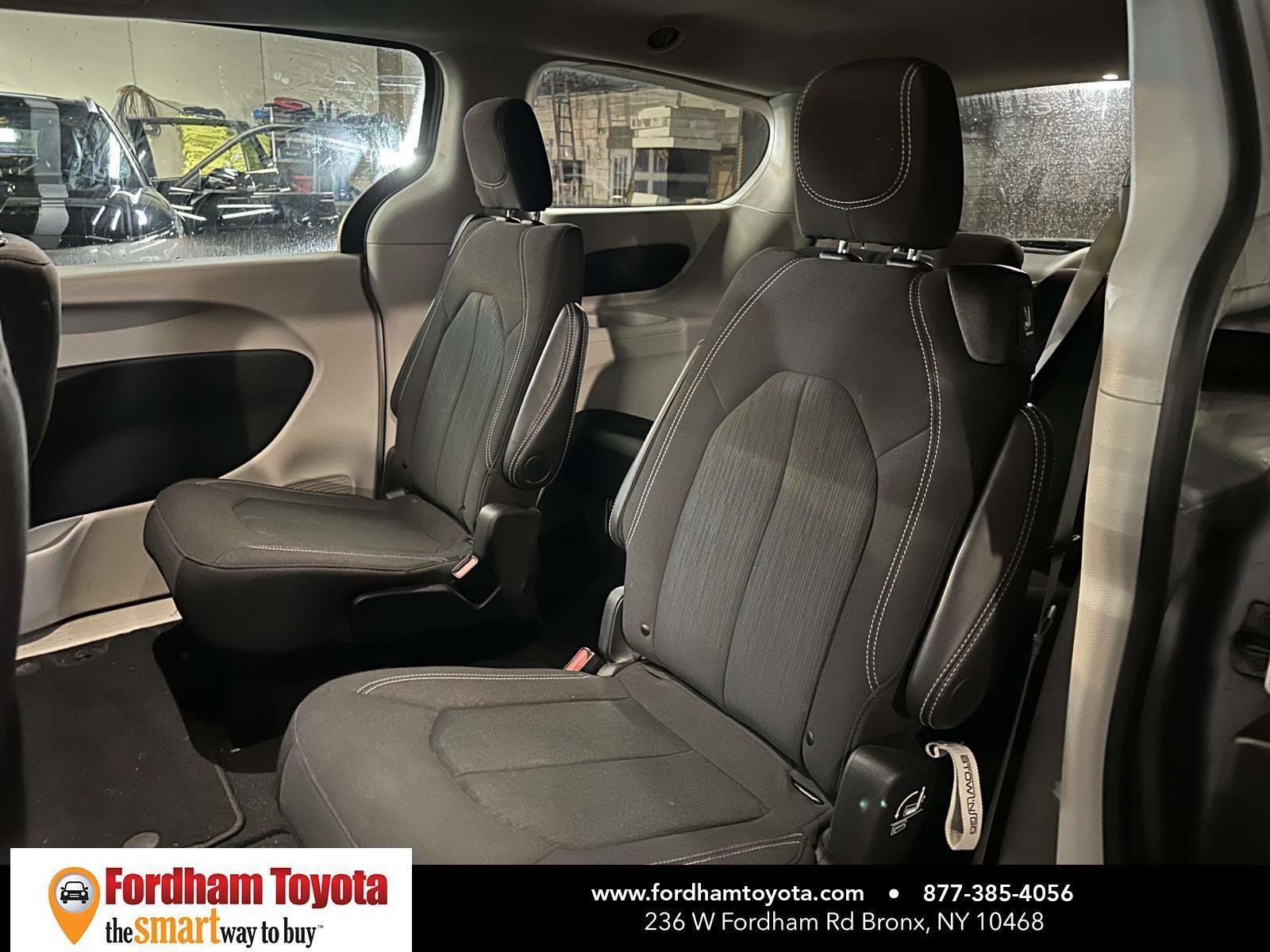 Used 2024 Chrysler Voyager LX image 14