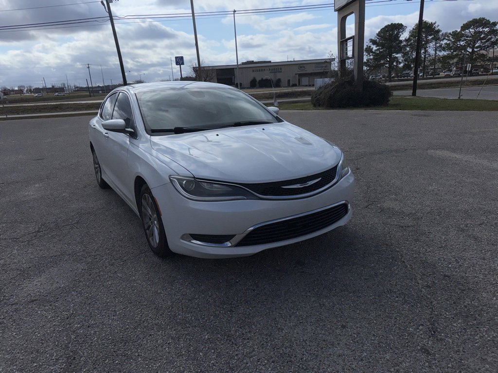 Used 2015 Chrysler 200 Limited w/ Convenience Group image 1