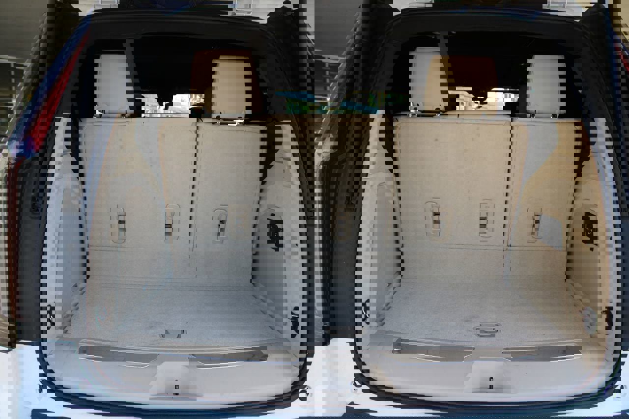 Used 2021 Cadillac Escalade Premium Luxury w/ Driver Assist Tech Package AWD/4WD image 9