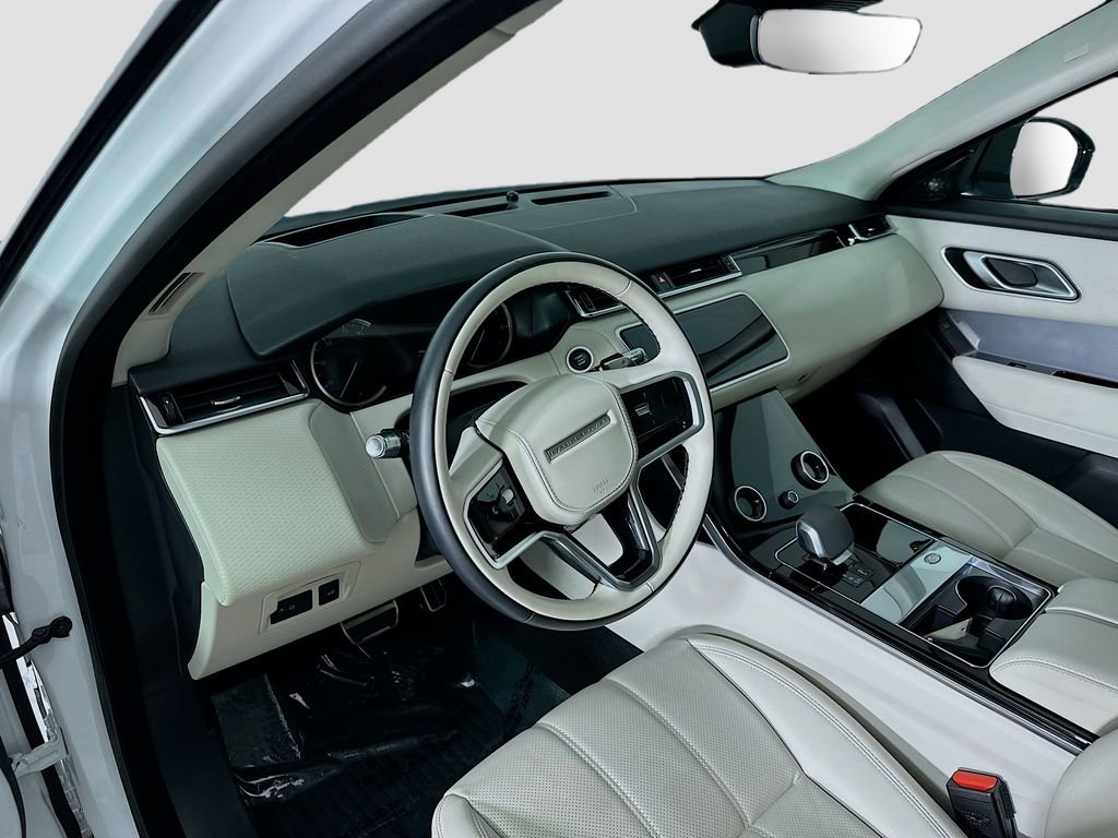 Used 2022 Land Rover Range Rover Velar R-Dynamic S image 4