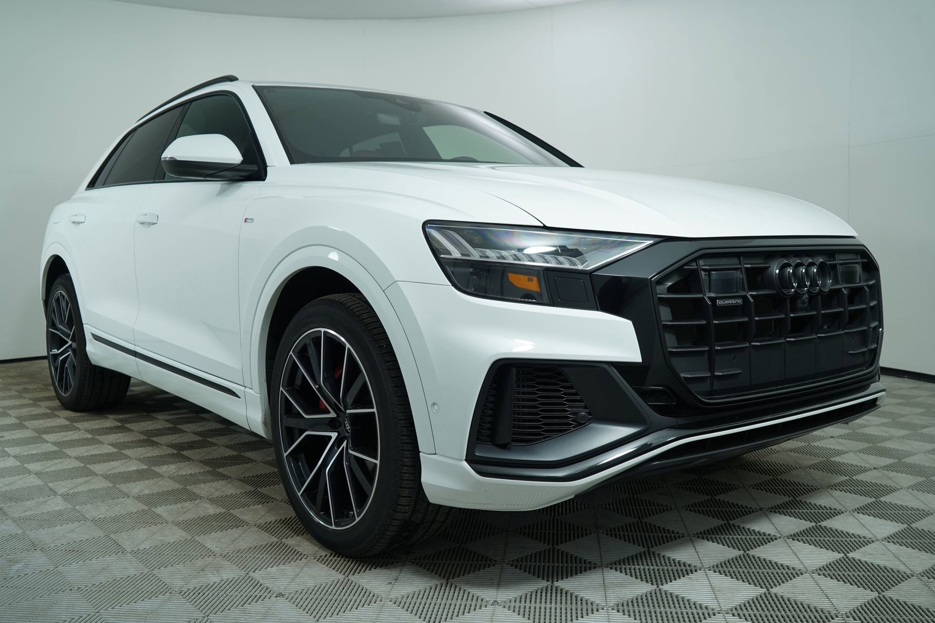 Used 2023 Audi Q8 Premium Plus image 2