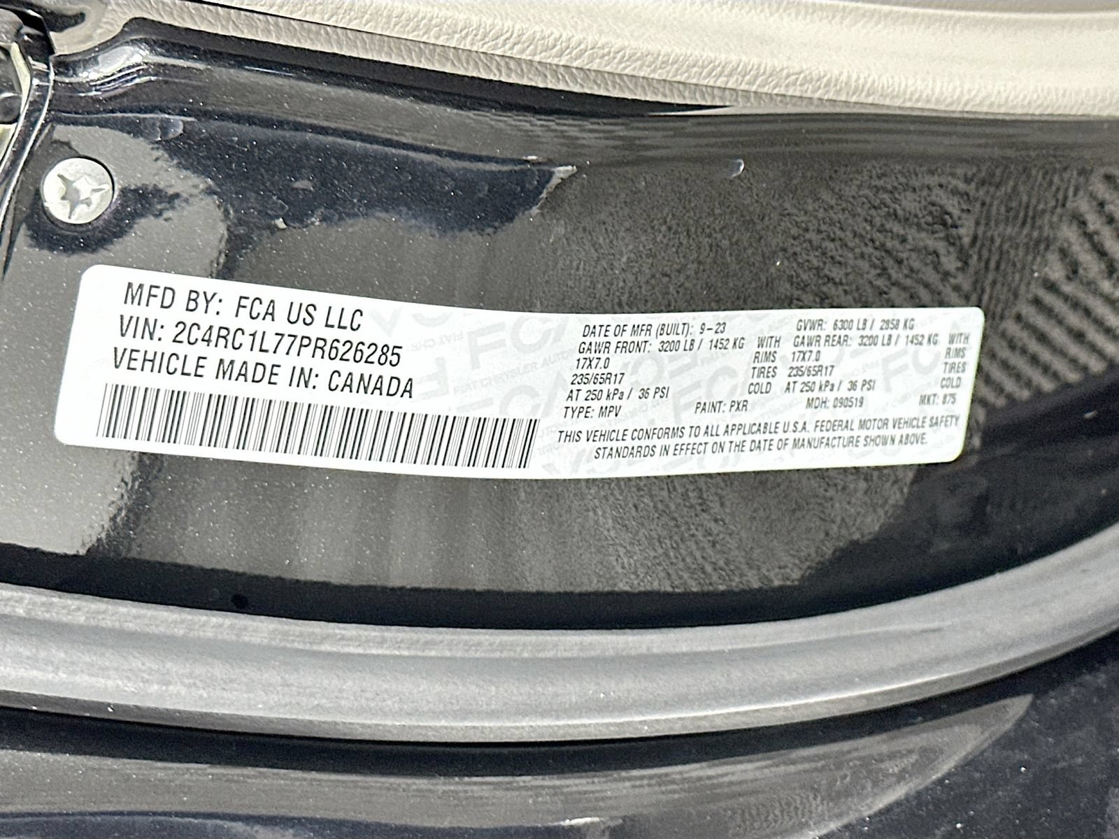 Used 2023 Chrysler Pacifica Touring-L FWD image 33
