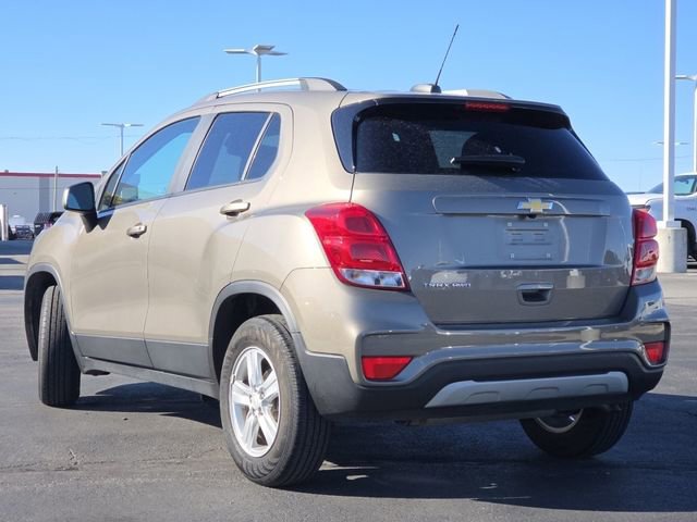 Used 2022 Chevrolet Trax LT w/ LT Convenience Package image 16