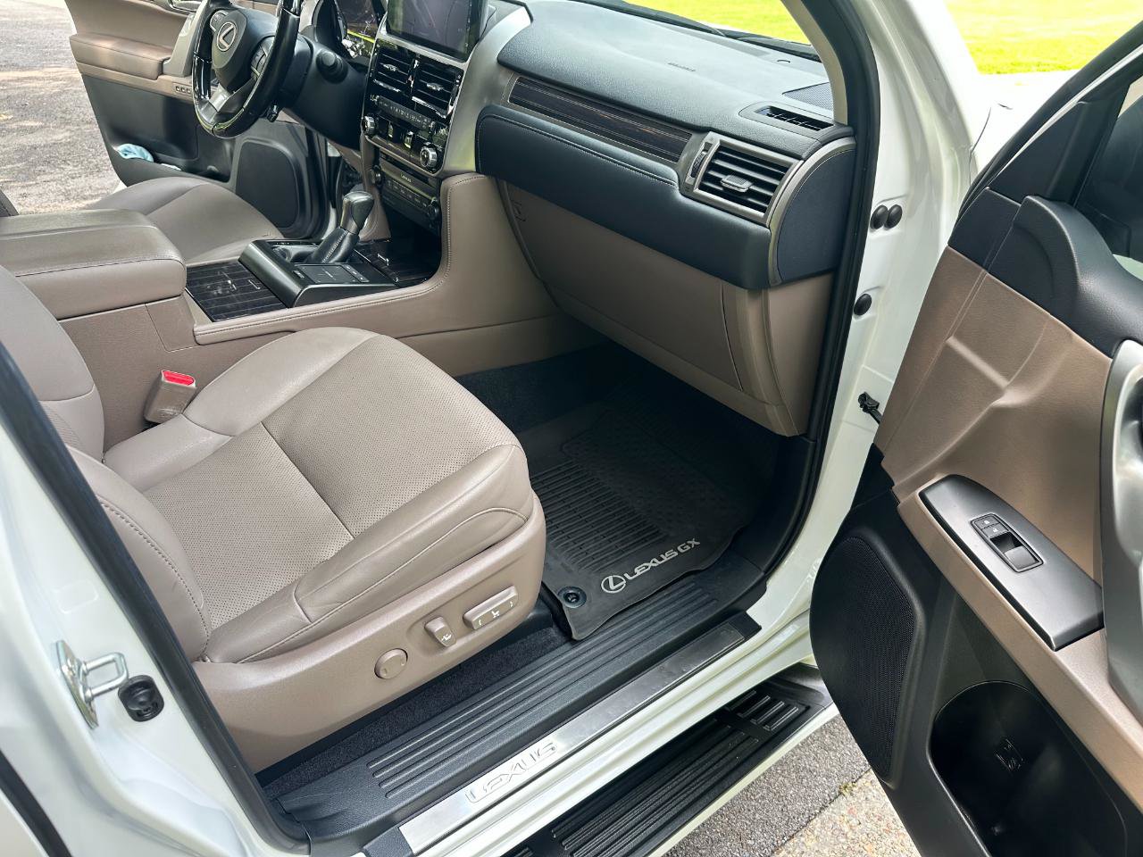 Used 2023 Lexus GX 460 Premium w/ Premium Package AWD/4WD image 27