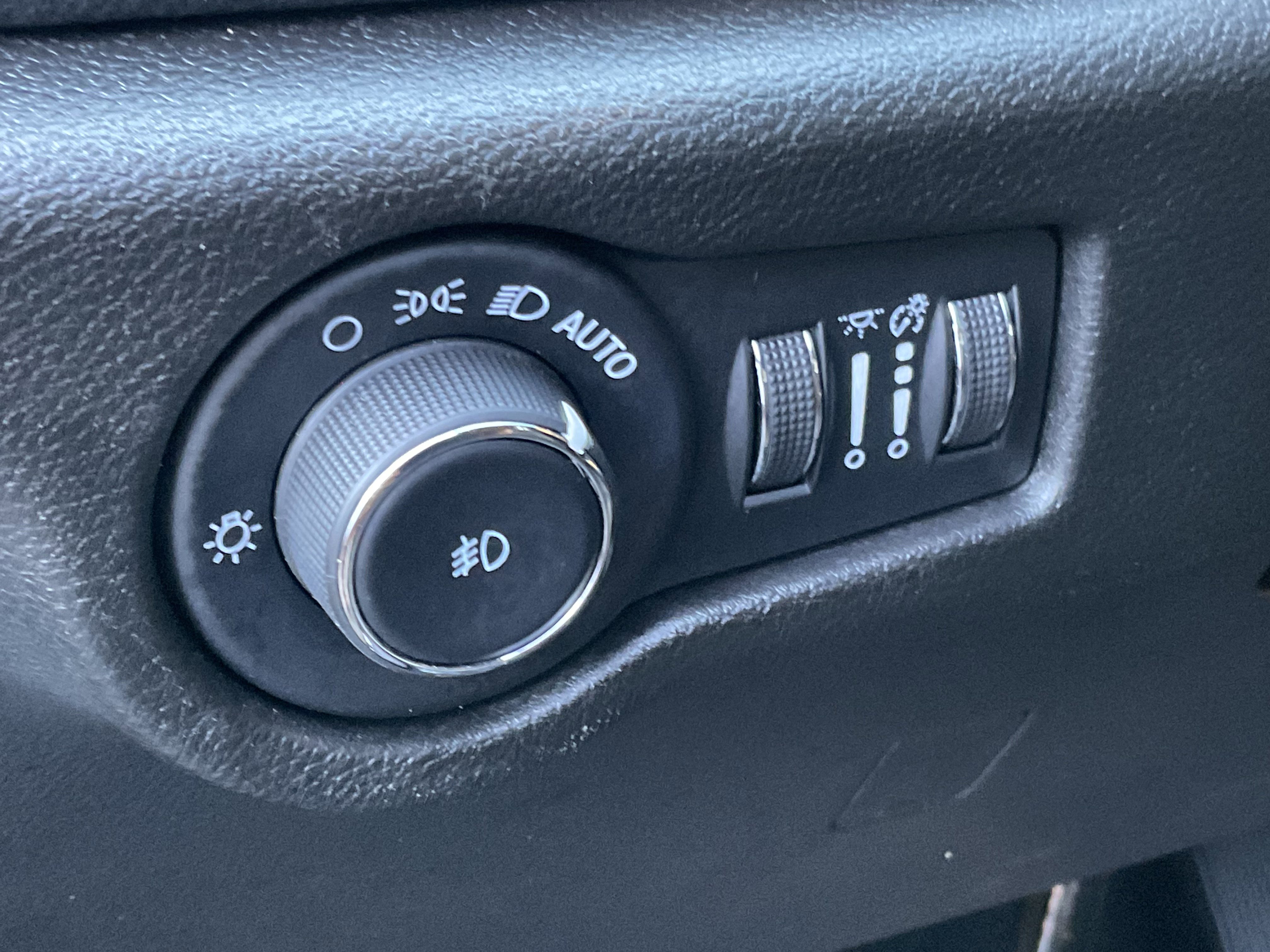 Used 2025 Chrysler Pacifica Limited FWD image 27