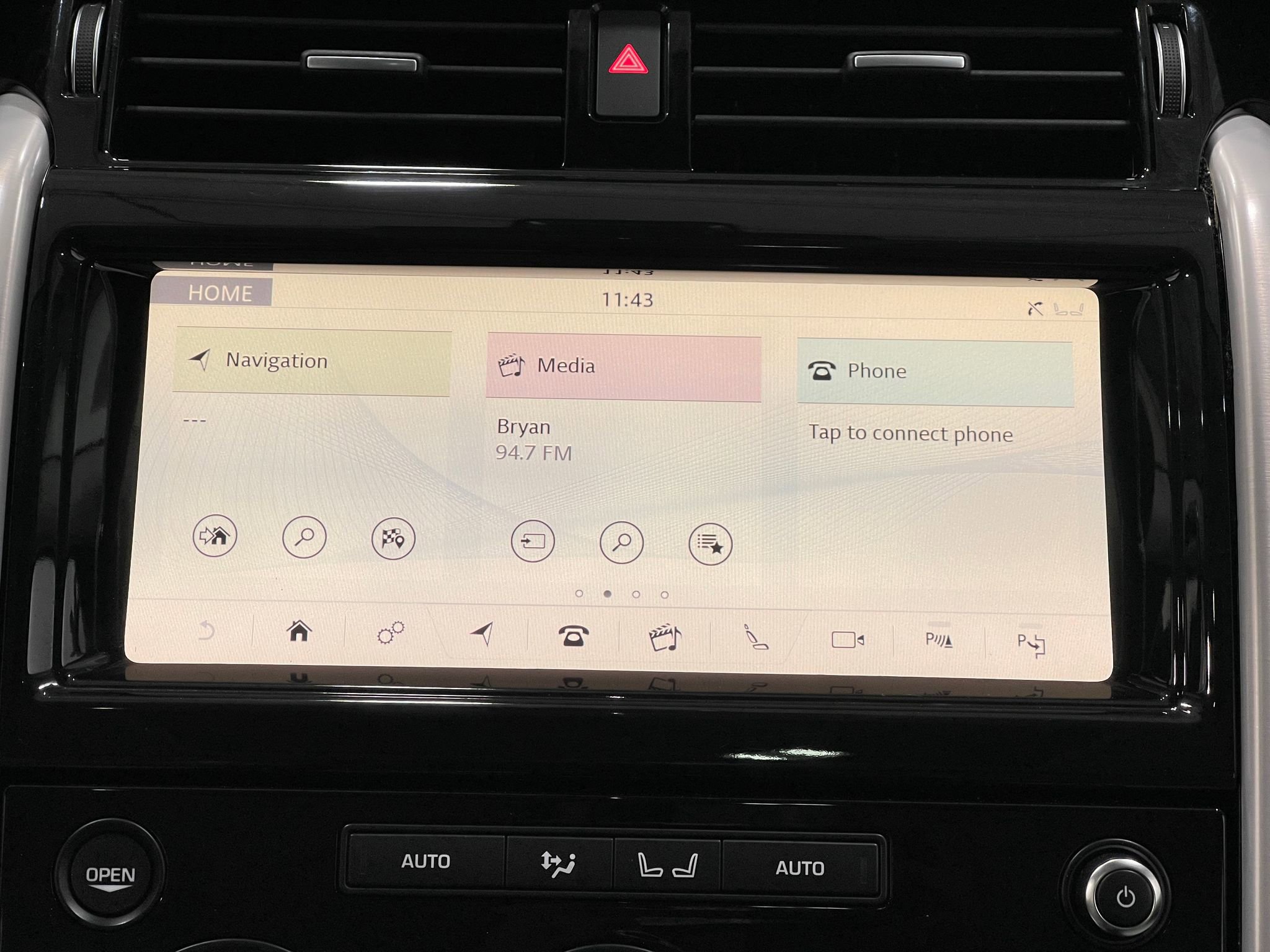 Used 2018 Land Rover Discovery HSE Luxury AWD/4WD image 24