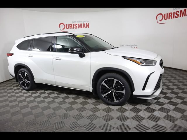Used 2022 Toyota Highlander XSE AWD/4WD image 36