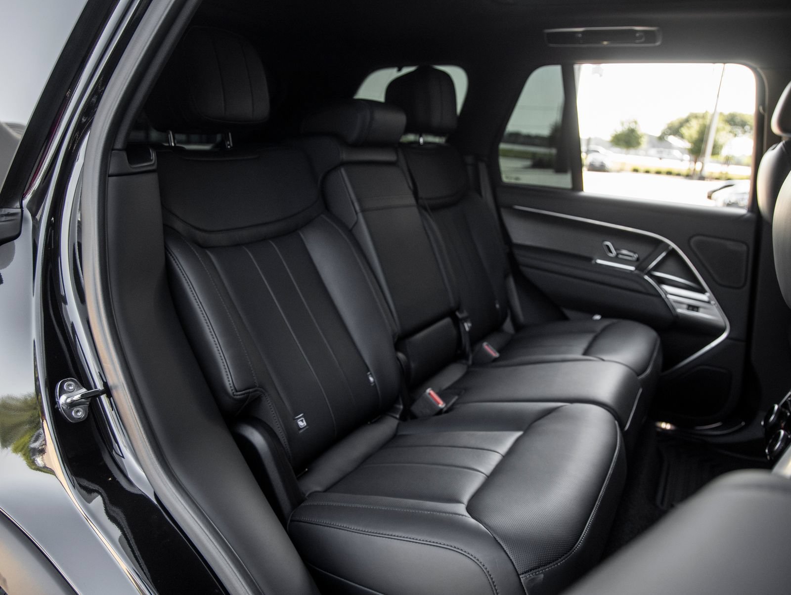 Used 2025 Land Rover Range Rover SE AWD/4WD image 40
