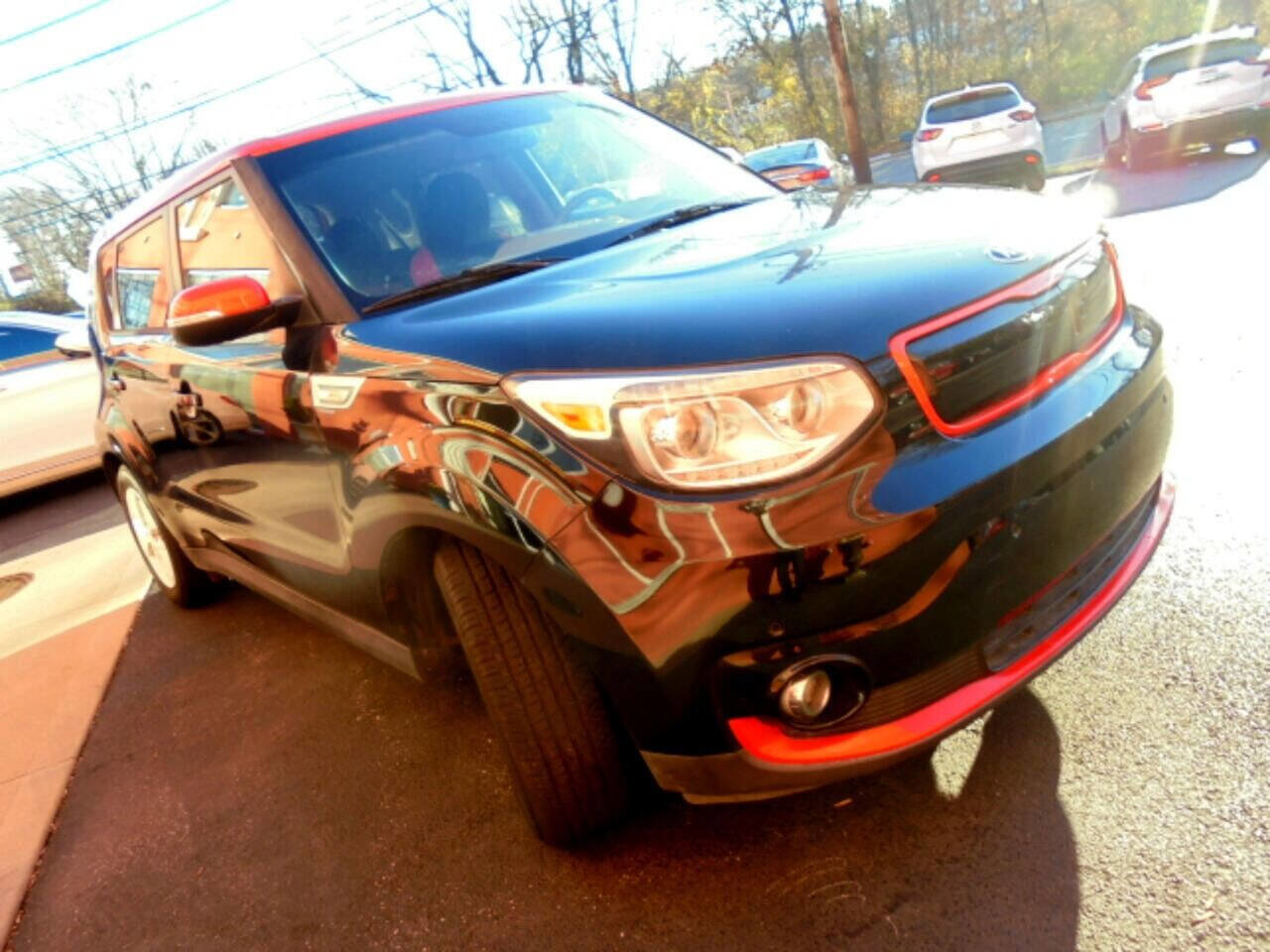 Used 2015 Kia Soul EV + FWD image 3