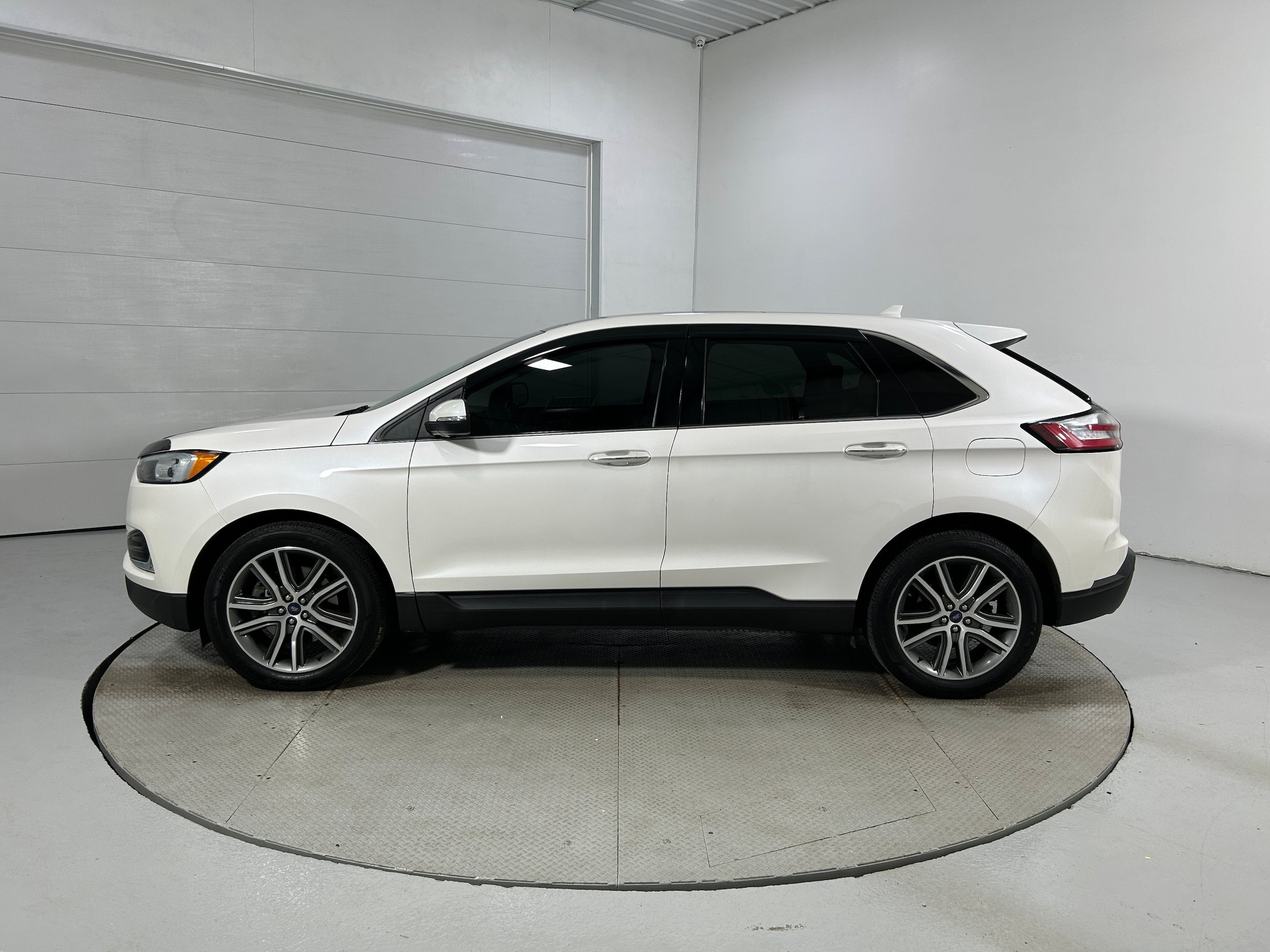 Used 2019 Ford Edge Titanium w/ Cold Weather Package AWD/4WD image 23